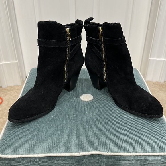 Ralph Lauren Black Suede Ankle Bootie Sz 9.5 - Picture 2 of 4